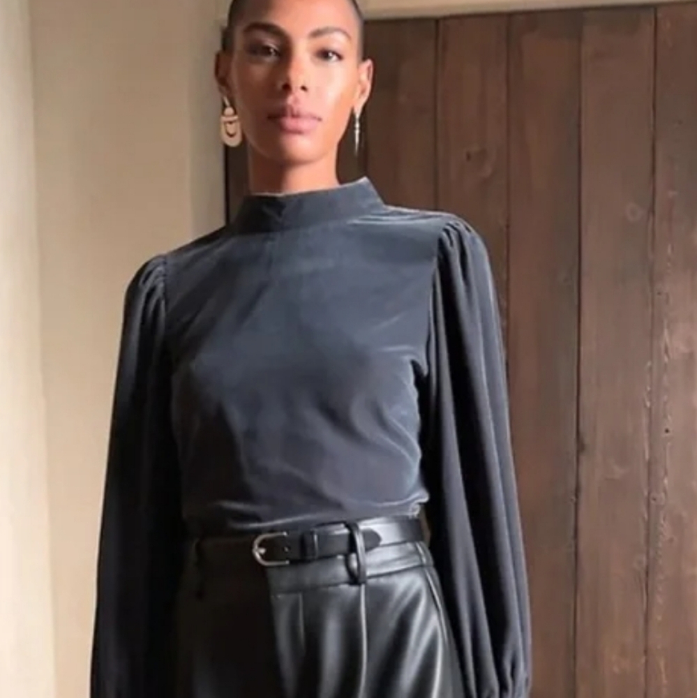 Banana Republic Gray Open Back Tie Long Sleeve Blouse - Picture 3 of 7